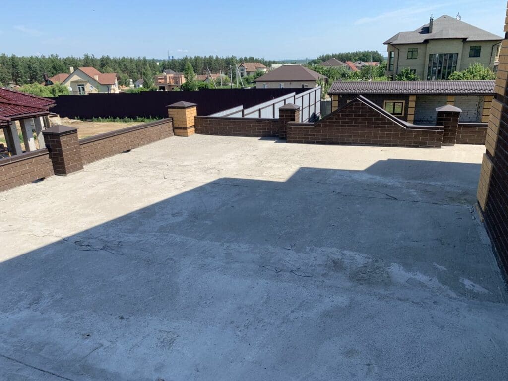 Поверхня тераси з нерівностями та дефектами