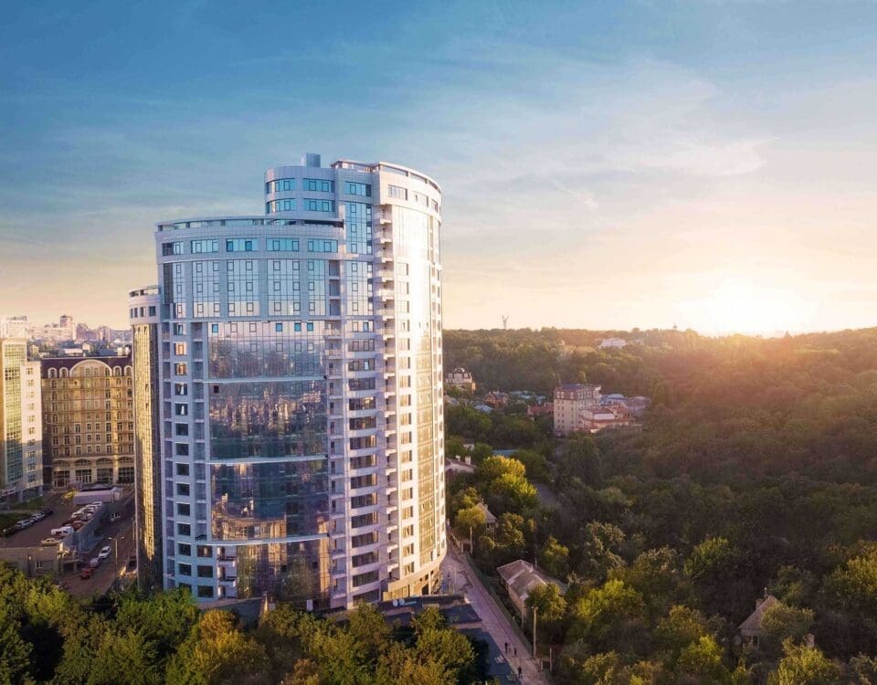 Фото багатоповерхового житлового будинку на вул. Буслівська