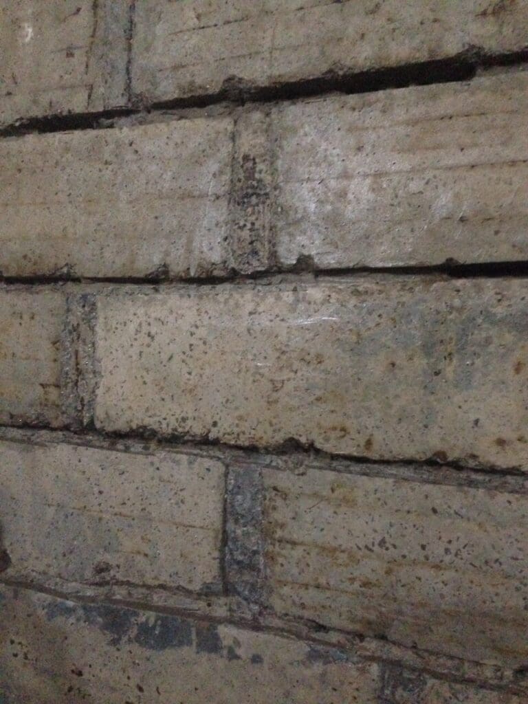 Вимиті та чисті фундаменті блоки