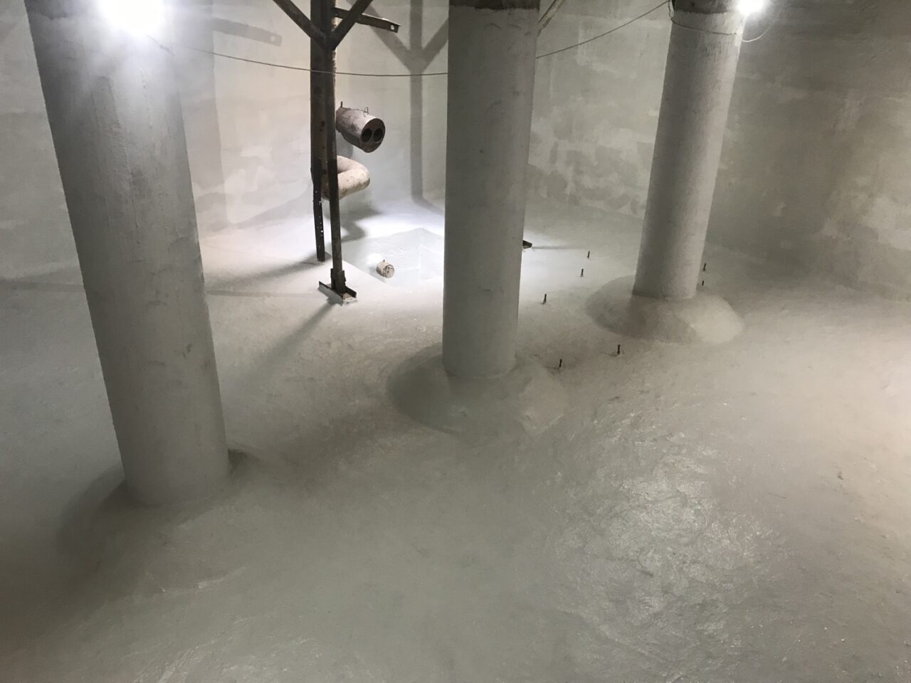 Виконана обмазувальна гідроізоляція резервуарів зсередини